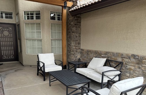Paradise West Estates Maison | Spacious Resort Style Home on 1/2 acre, less than 2 miles from Spring Training.
