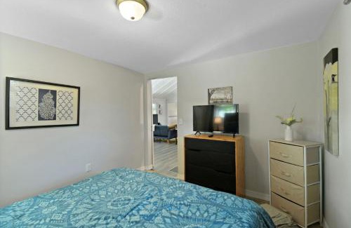 Babson Park Maison | Spacious Retreat Fenced Yard Screened Deck