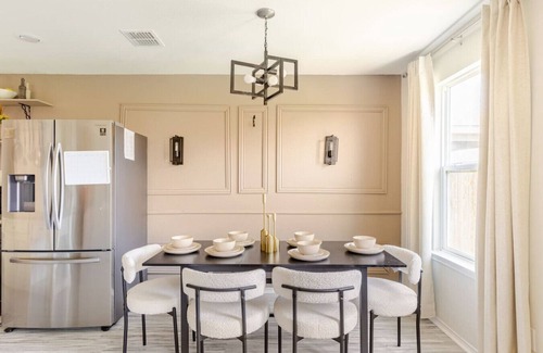 Fort Worth Maison | Spacious Retreat Hammock, Backyard Grill & Piano