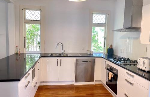Johnsonville Maison | Spacious Retreat near Ferry & Mall