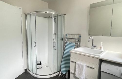 Johnsonville Maison | Spacious Retreat near Ferry & Mall