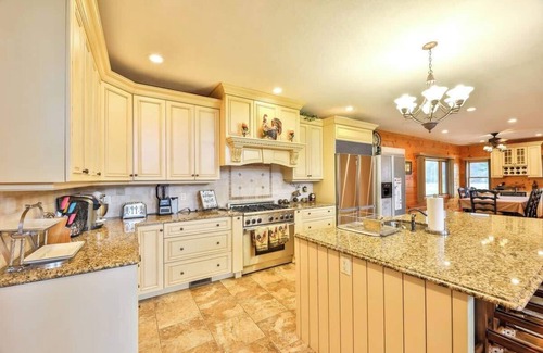 Stamford Maison | Spacious Retreat w/Panoramic View of Catskill Mts