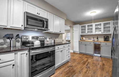 Orchard Park Maison | Spacious Retreat Walking Distance to Bills Stadium