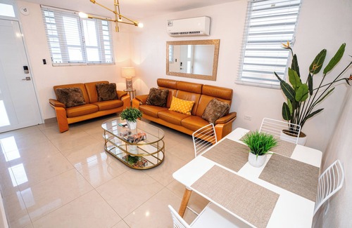 Bucana Maison | Belle maison de 2 chambres / pkg / buanderie. Animaux acceptés