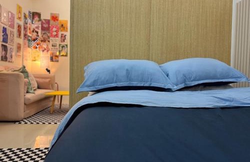 Santo Cristo Appartement | SPACIOUS RETRO UNIT at SM North Mall w Balcony and FAST WIFI