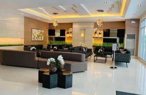 Santo Cristo Appartement | SPACIOUS RETRO UNIT at SM North Mall w Balcony and FAST WIFI