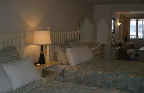 Edgecomb Appartement | Spacious riverfront with balcony Sheepscot Harbour Vacation Cub Studio #211