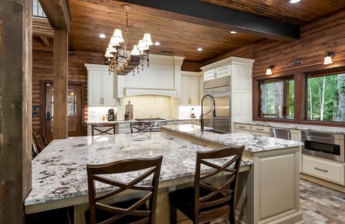 Clinton Cabine | Spacious Lodge Hideaway on 370 acres 9-Bedrooms, Sleeps-15