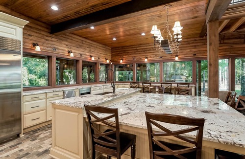 Clinton Cabine | Spacious Lodge Hideaway on 370 acres 9-Bedrooms, Sleeps-15