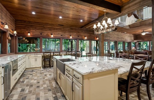 Clinton Cabine | Spacious Lodge Hideaway on 370 acres 9-Bedrooms, Sleeps-15