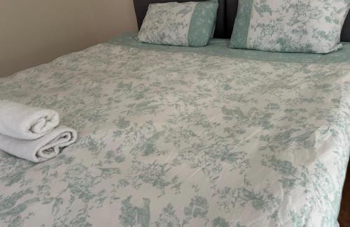 Longcroft Hôtel | Spacious room close to tram