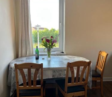 Longcroft Hôtel | Spacious room close to tram