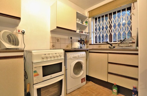 Chadwell Maison | Spacious room in a shared house