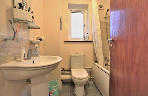 Chadwell Maison | Spacious room in a shared house