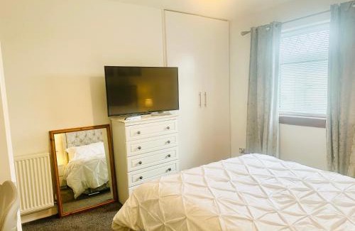 Drumchapel Maison | Spacious Room in Glasgow West End