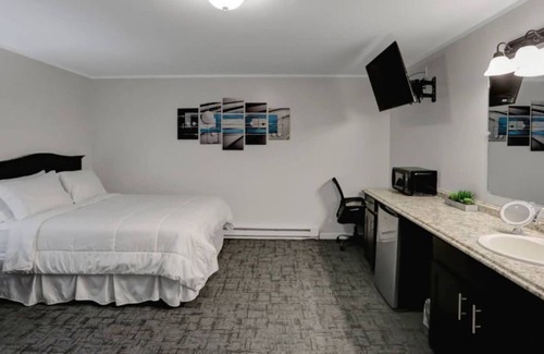 Loyalton Maison | Spacious room w/ KingBed and desk & sitting area