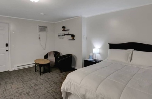 Loyalton Maison | Spacious room w/ KingBed and desk & sitting area