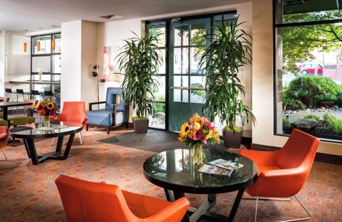 University District Hôtel | Spacious Room with Unique Decor – Univ. of Washington Nearby | 2 Rooms