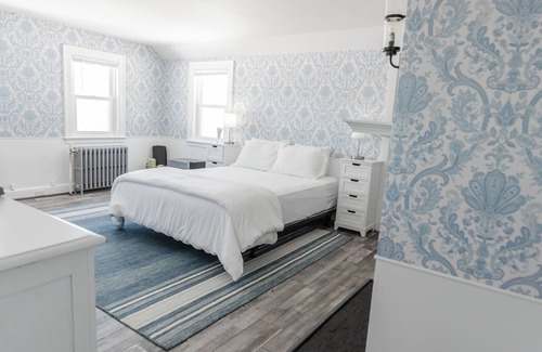 Francestown Appartement | Spacious room with Queen bed and pullout couch - Dog Friendly!