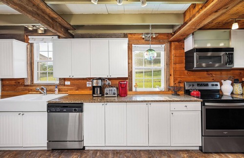 Williamsville Maison | Spacious Rural Farmhouse Getaway with Peaceful Views