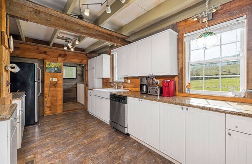 Williamsville Maison | Spacious Rural Farmhouse Getaway with Peaceful Views