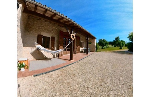 Garonne Maison | Spacious rural gite, large pool - 5mins from historical villages