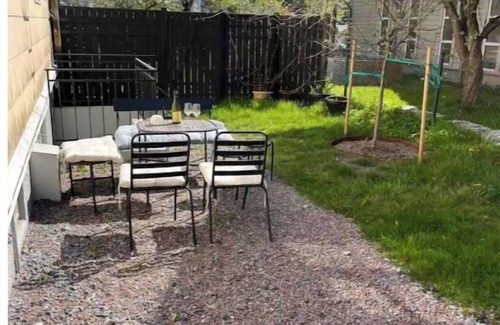 Kungsladugard Appartement | Central Living With Many Beds, Private Entrance and Garden!