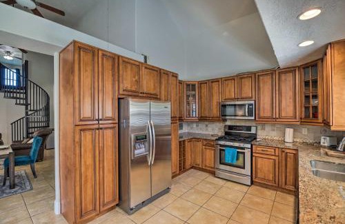 El Lago Maison | Spacious Seabrook Home with Patio 1 Mi to Beach!