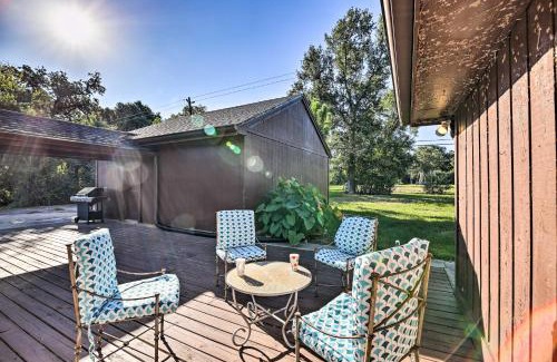 El Lago Maison | Spacious Seabrook Home with Patio 1 Mi to Beach!