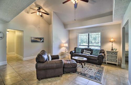 El Lago Maison | Spacious Seabrook Home with Patio 1 Mi to Beach!