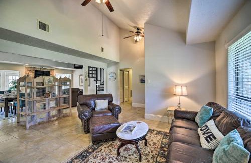 El Lago Maison | Spacious Seabrook Home with Patio 1 Mi to Beach!