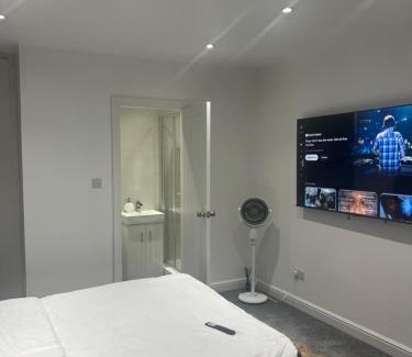 Custom House Maison | Spacious self-contained studio