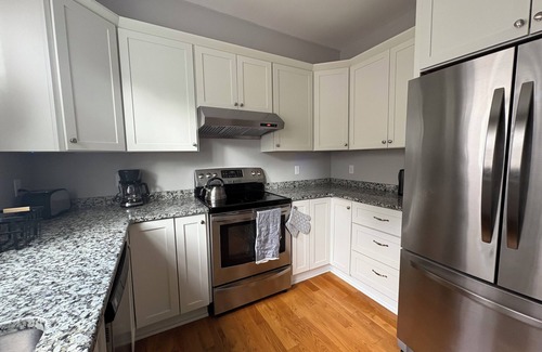 Salem Maison | Spacious, serene, lovely, centrally located 2-bedroom home in Salem - sleeps 4