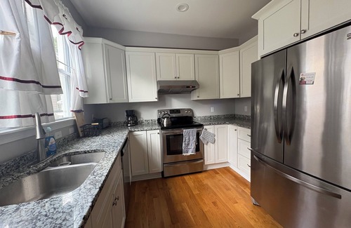 Salem Maison | Spacious, serene, lovely, centrally located 2-bedroom home in Salem - sleeps 4