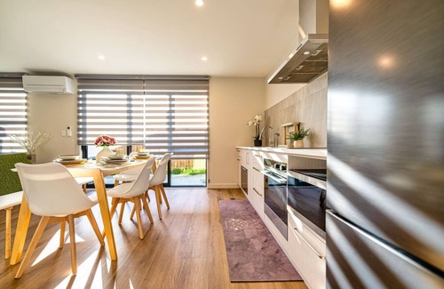 Riccarton Appartement | Spacious Serenity near Westfield Mall: 6BR