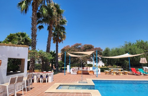 Lora Del Rio Maison | Spacious Seville Cortijo with large private pool set in orange groves free wifi