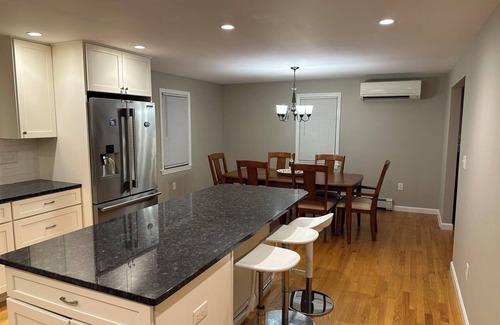 West Roxbury Maison | Spacious Single Family House - Great Privacy, 19' train ride to Back Bay Station