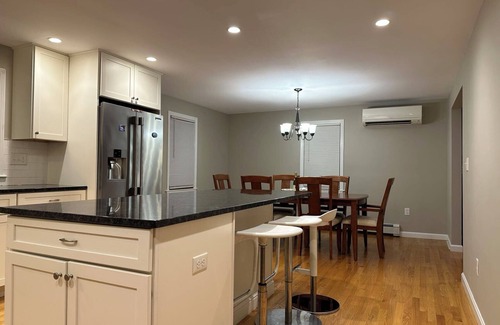 West Roxbury Maison | Spacious Single Family House - Great Privacy, 19' train ride to Back Bay Station