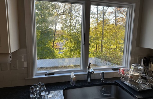 West Roxbury Maison | Spacious Single Family House - Great Privacy, 19' train ride to Back Bay Station