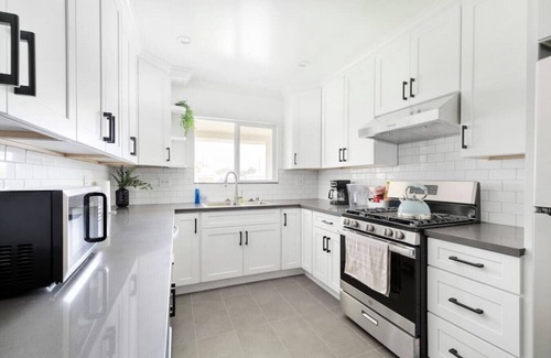Azusa Maison | Spacious Sleek New Home in Azusa w/ 2 King Beds, 2 Luxurious Baths, Full Kitchen, and Gated Parking Spot.