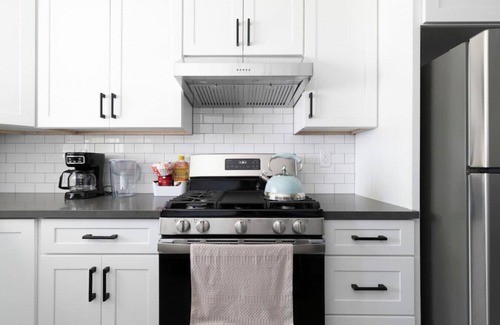 Azusa Maison | Spacious Sleek New Home in Azusa w/ 2 King Beds, 2 Luxurious Baths, Full Kitchen, and Gated Parking Spot.