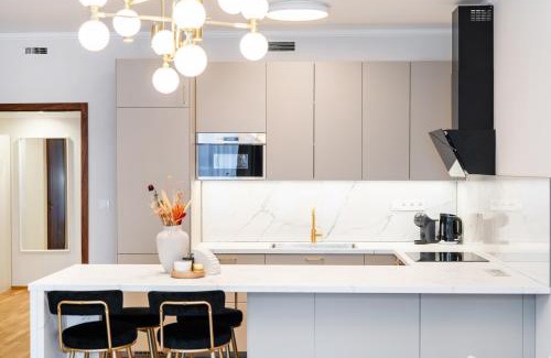 Smichov Appartement | Spacious Smíchov 2 Bedroom Apartment with Excellent Tram Connection