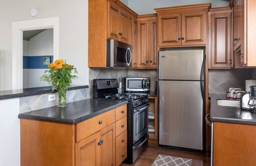 Shoreline West Appartement | Spacious, Soaring Ceilings, Near Downtown MV, GOOG