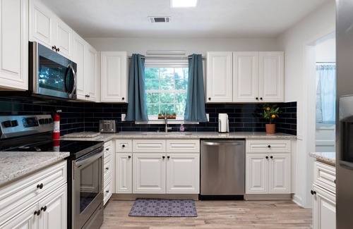Dallas Maison | Spacious Spanish-style Ranch Convenient to ATL