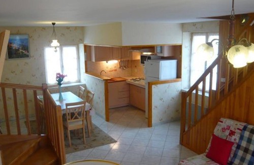 Taintrux Cottage | Gîte spacieux avec terrasse et cheminée près de Saint-Dié, à 28 km de Gérardmer