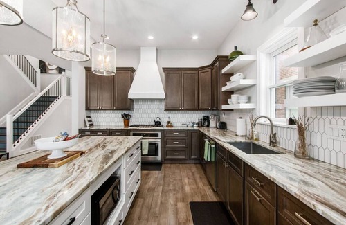 Victorian Village Maison | Large Short North Home, 4 BD, 3 Ba, Parking gratuit / WIFI; Situé près de OSU / Downtown