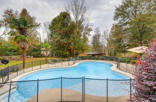Stockbridge Maison | Spacious Stockbridge Manor Pool Table, 2 Kitchens