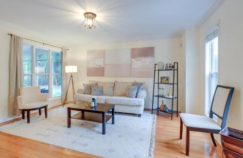 Stockbridge Maison | Spacious Stockbridge Manor Pool Table, 2 Kitchens