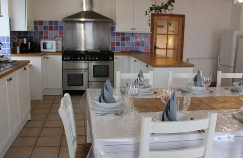 Montmoreau-Saint-Cybard Cottage | Maison spacieuse en pleine nature avec piscine, équipements de loisirs et randonnées à proximité