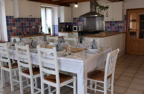 Montmoreau-Saint-Cybard Cottage | Maison spacieuse en pleine nature avec piscine, équipements de loisirs et randonnées à proximité